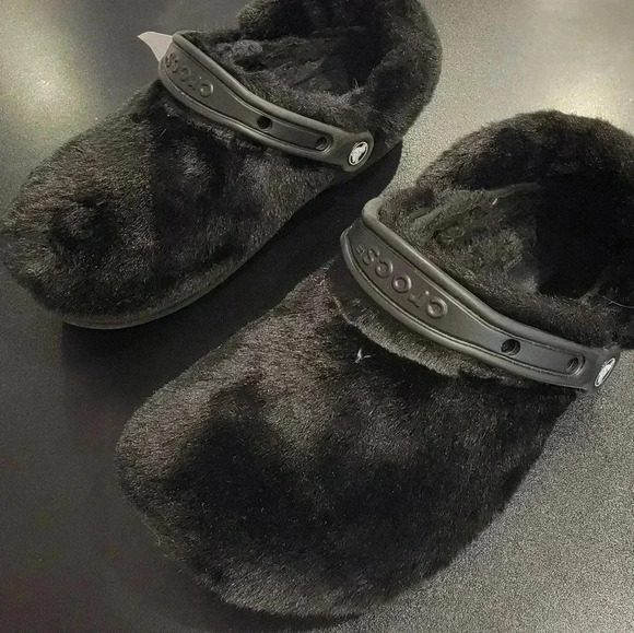Fur CROCS Size 8